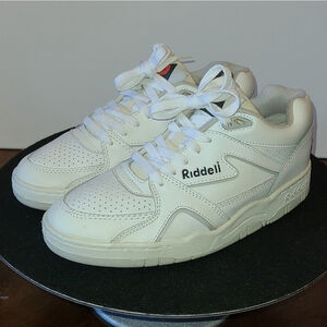 Women's Riddell Court Side Sneakers sz.7 (#777) EUC.